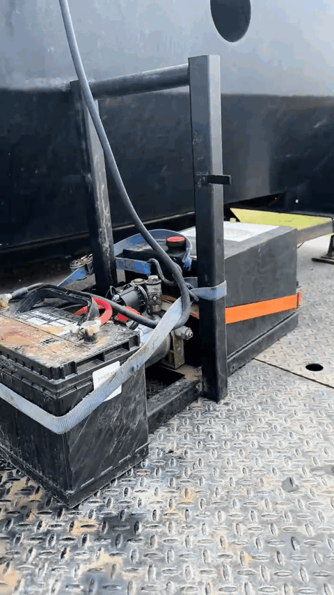 Clamping the 2-AWG cables to a standard 12V battery and snapping on the hose